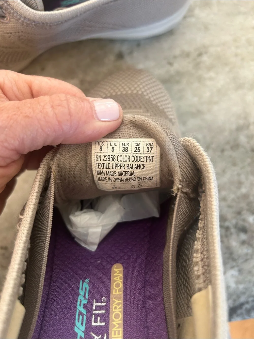 Skechers Women's Taupe Knit Slip-On Walking Shoe size 8 never worn